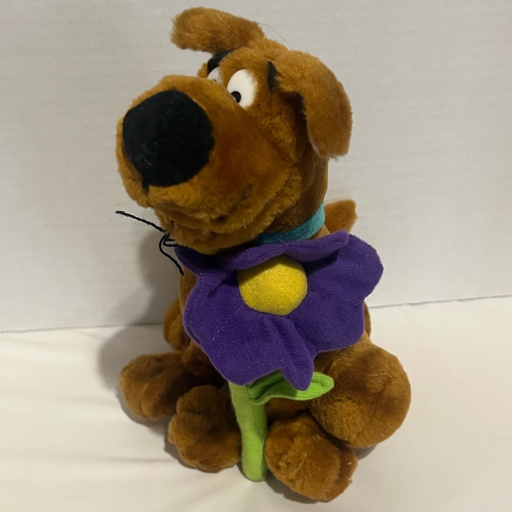 VTG Cartoon Network Scooby-Doo plush with purple flower 12”